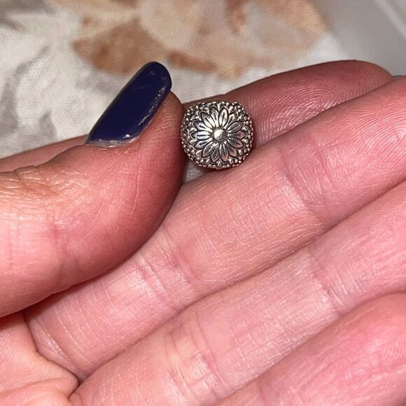 PANDORA Diamond Pineapple Charm PANDORA Diamond Pineapple Charm - Picture 5 of 9